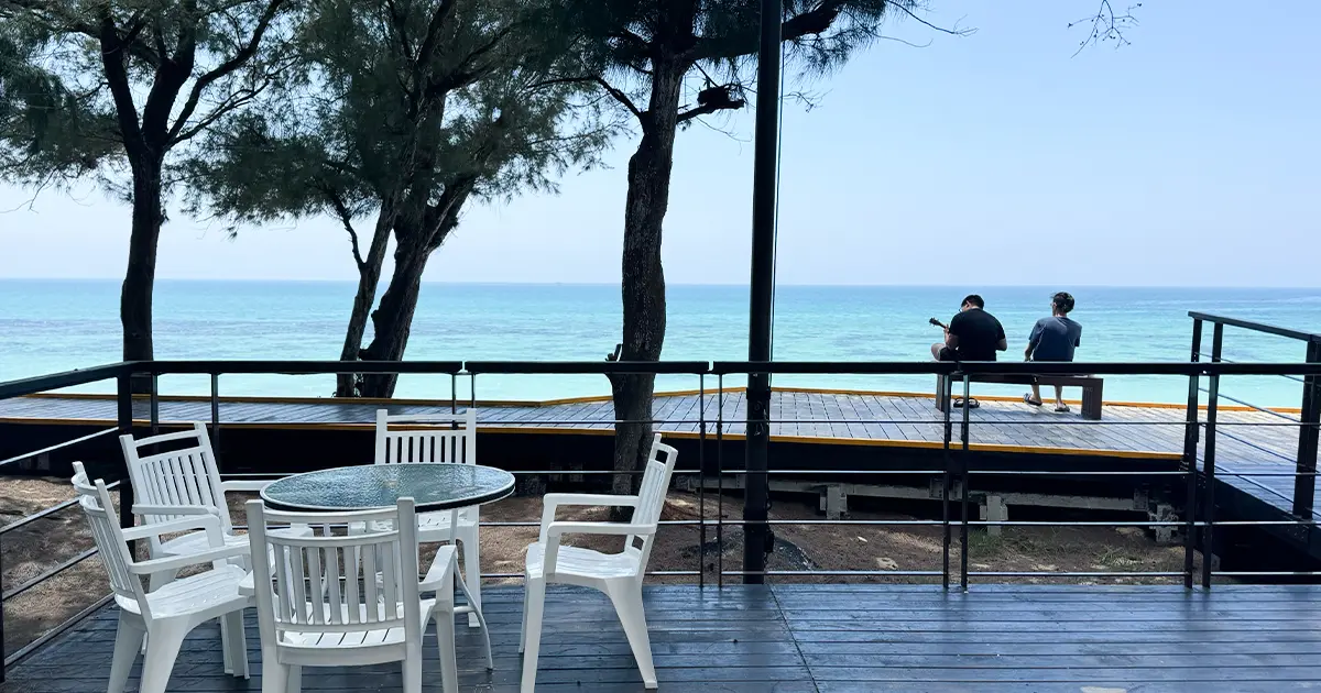 澎湖最美海景咖啡廳！及林春咖啡館 無敵海景配絕美沙灘，下車走1分鐘就到。