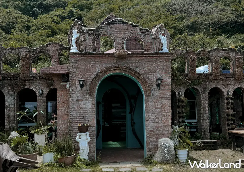 ▲瑞芳海景咖啡廳推薦「海立方」座落於濱海公路旁,經典的廢墟建築外觀是攝影愛好者的私房景點(攝影:蕭芷琳)