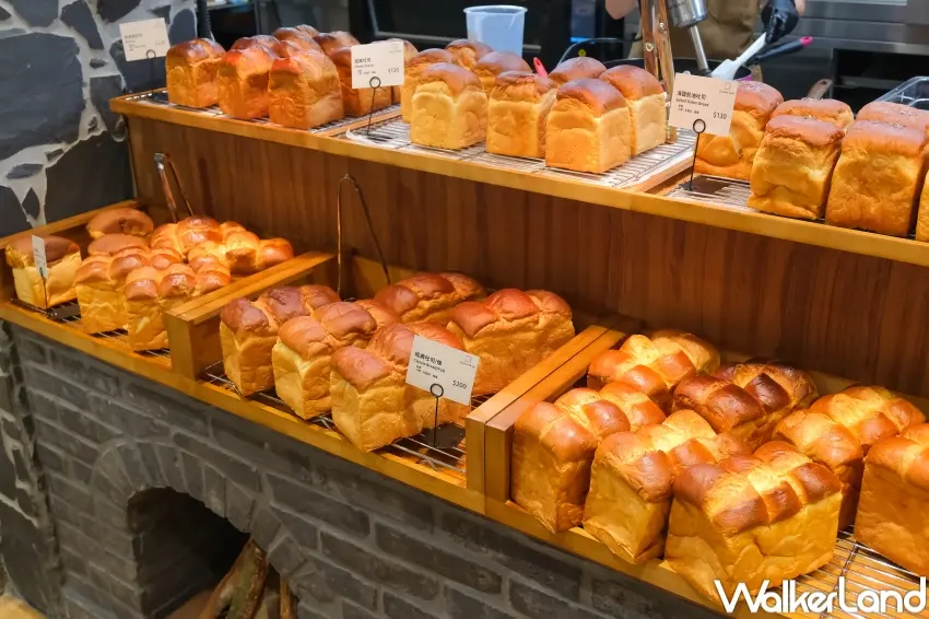 ▲Standard Bread門市同步提供多款麵包外帶販售。（攝影：張人尹）