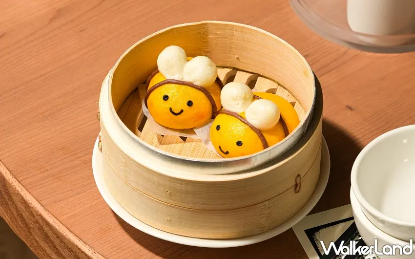 ▲與人氣KOL Gina聯名推出的限定點心「逼嘟包」 ,小蜜蜂造型外觀精緻可愛,內餡則是會大爆漿的黑糖流心 。圖/悅香樓提供;窩客島編輯李維唐整理