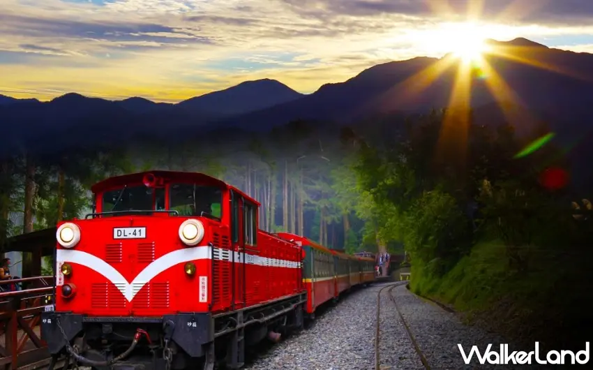 ▲清晨搭乘最具代表性的紅色森林小火車前進祝山車站，欣賞全台最高海拔且融入智慧生態照明的日出美景。圖／阿里山賓館提供；窩客島編輯李維唐整理