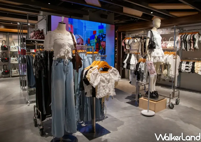 ▲台灣首間WEGO實體店鋪，引進與日本原宿零時差的最新日系甜美混搭辣妹風女裝與高腰牛仔褲。