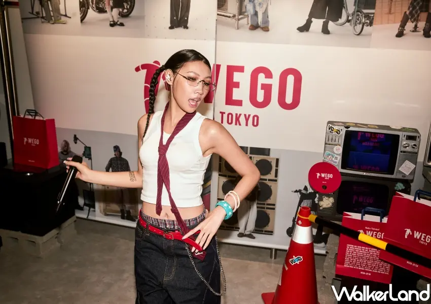 ▲台灣潮流女歌手Karencici親臨WEGO台北開幕現場，以充滿個性的寬鬆褲裝與領帶展現率性辣妹風。