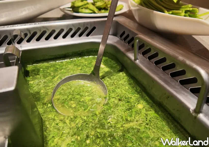 ▲海底撈香菜火鍋加入滿滿香菜，不管涮肉、煮海鮮都超搭。