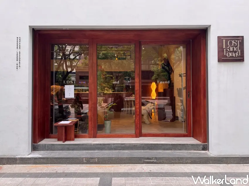 ▲LOST and Føund內湖店正式進駐內湖商圈,結合北歐木質空間、美術館概念與花藝展演打造療癒咖啡廳。(攝影:張人尹)