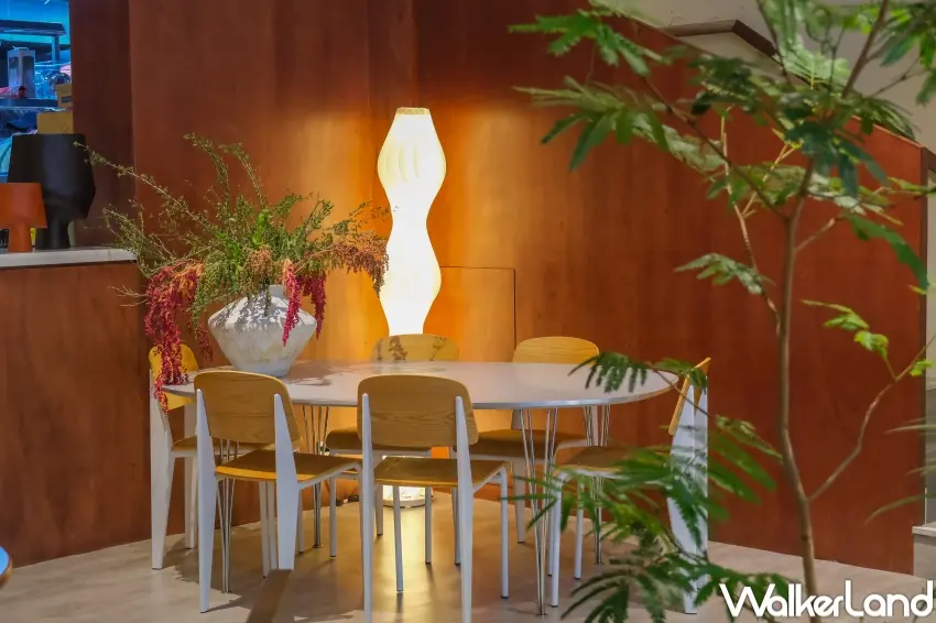 ▲LOST and Føund內湖店延續Mid Century Modern木質設計,從早餐到咖啡時段都能感受北歐氛圍。(攝影:張人尹)