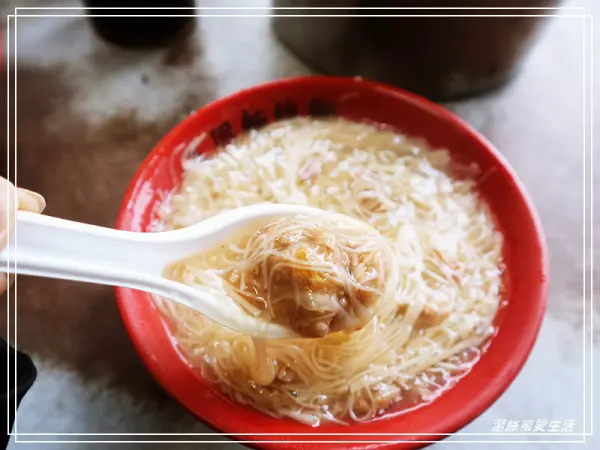 ▲彰化鹿港美食必吃推薦！近百年彰化鹿港在地老店「王罔麵線糊」，一碗只要35元銅板價。(攝影：部落客 潔絲蜜)
