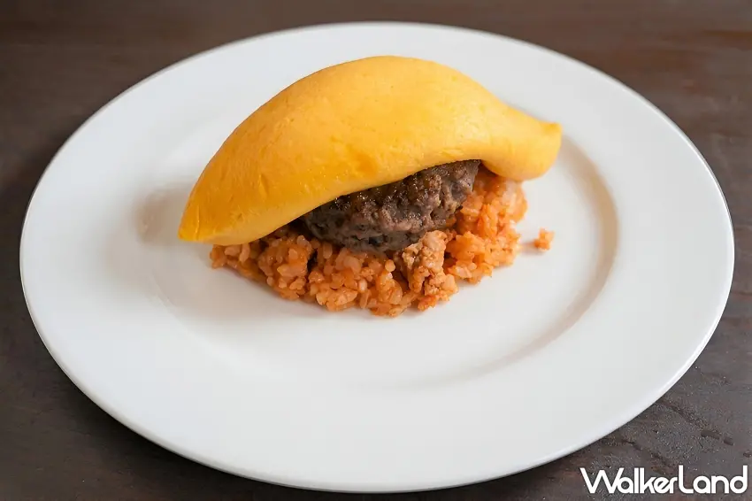 ▲最具代表性的「日本A5和牛漢堡排蛋包飯」,選用珍貴的和牛臀肉心部位打造爆汁漢堡排,搭襯自製番茄炒飯與完美外形的招牌蛋包。圖/台北晶華酒店提供;窩客島編輯李維唐整理