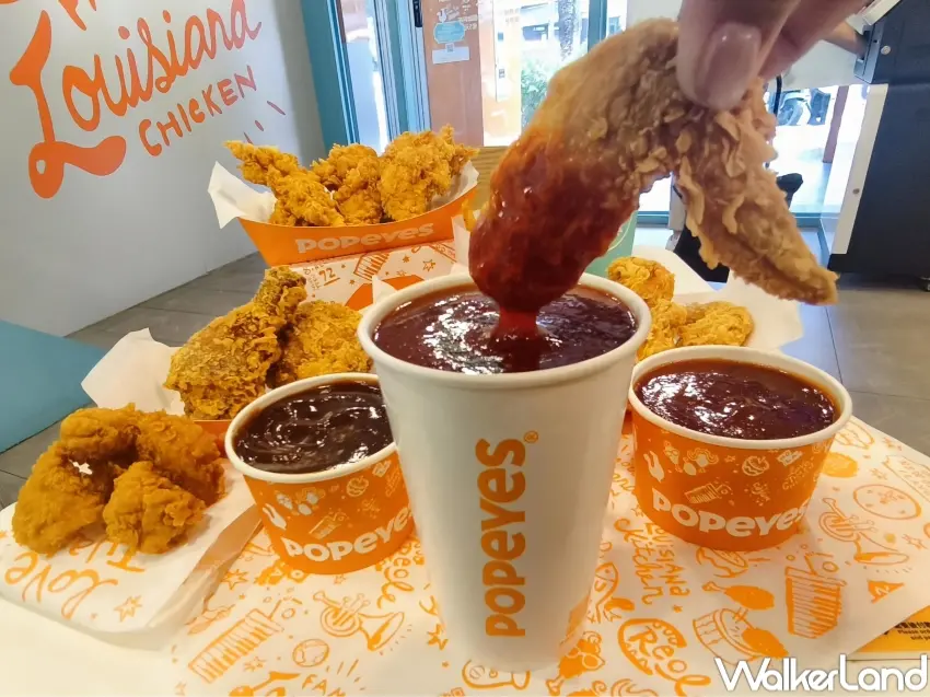 ▲Popeyes 嗨醬杯推出秘製甜辣醬、煙燻BBQ醬與蜂蜜芥末醬三種風味,提供大杯與小杯兩種規格選擇。