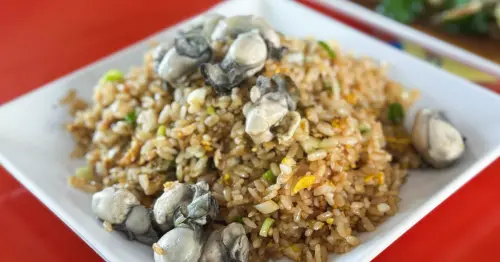 澎湖吉貝必吃美食！吉貝老街香味麵館 鮮蚵炒飯、炸澎湖絲瓜必點，超澎湃海鮮合菜吃這間。