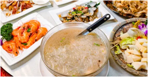 免費續湯續米粉超佛心！海灣活海產餐廳 龍膽米粉湯爆紅，天天爆滿高雄老饕最愛。
