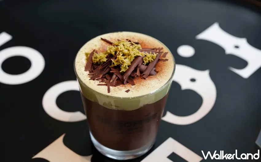▲濃郁的摩卡或巧克力飲品頂端灑滿細緻巧克力捲片,再點綴翠綠的開心果碎。圖/NO COFFEE提供;窩客島整理