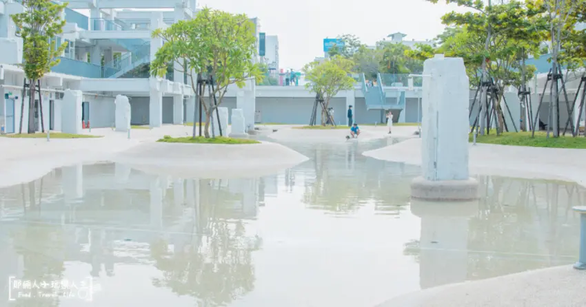 ▲「河樂廣場」的戲水區域安全且設計感十足，成為台南人氣的親子玩水景點。