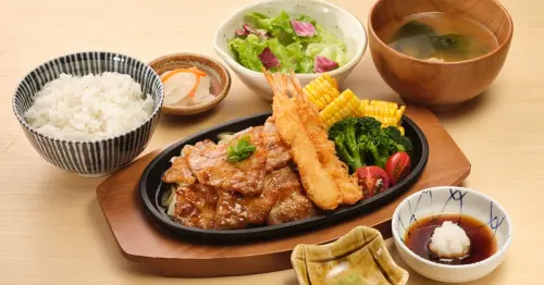 下班吃什麼！YAYOI彌生軒鐵板燒台灣首發，爆量炒肉尬炸蝦限時78折、這盤白飯殺手太狠了。
