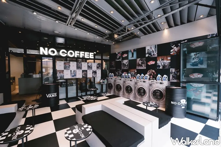 ▲快閃店內部空間將Vans標誌性的黑白格紋地磚與NO COFFEE的冷調黑色鐵桶結合,構築出強烈且不受框架限制的街頭場域。圖/Vans提供;窩客島整理