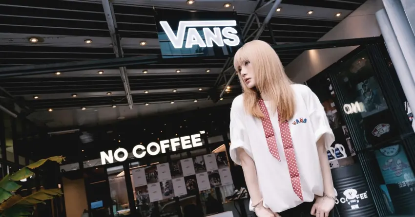 台北中山站打卡新地標！Vans聯名日本NO COFFEE快閃店登場，復古洗衣房、微醺特調限時9天。