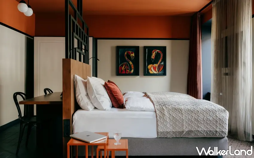 ▲維也納WELTWIEN Luxury Art Apartments將歷史底蘊與當代設計完美融合,打造挑高且明亮的質感客房。圖/Booking.com提供;窩客島編輯李維唐整理