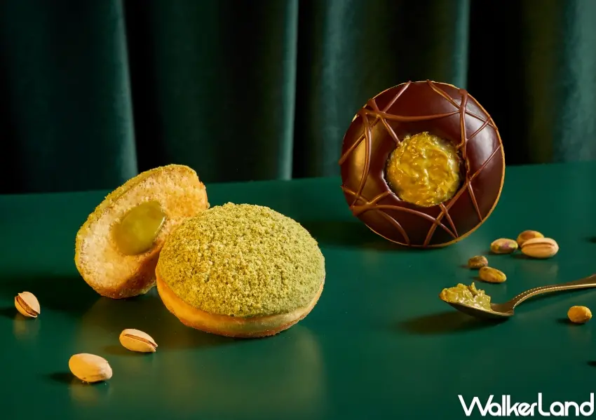 ▲Krispy Kreme推出升級版「Deluxe Pistachio 極奢・開心果」系列,以濃郁開心果風味打造今夏限定甜點體驗。