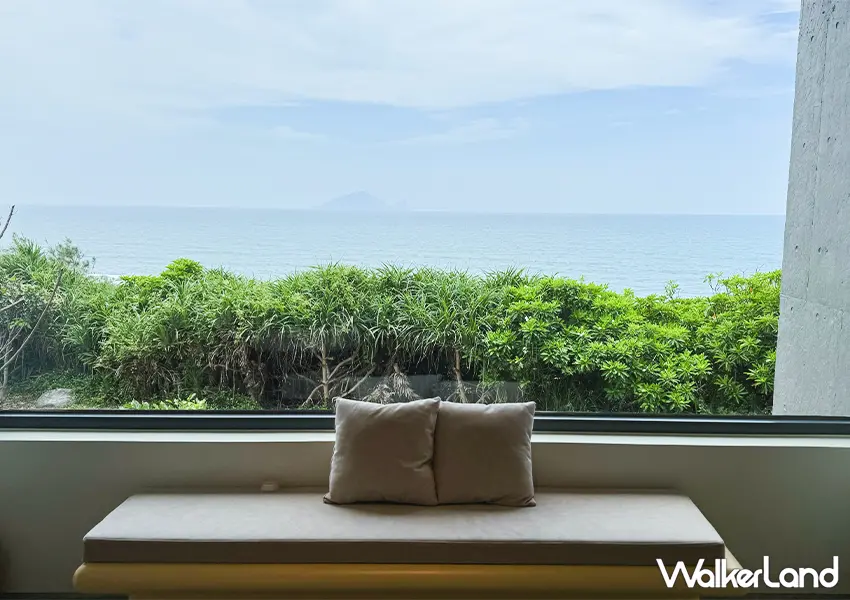 ▲宜蘭海景咖啡廳「等日初」不論坐在哪個角落,都能將湛藍的太平洋海景(攝影:蕭芷琳)