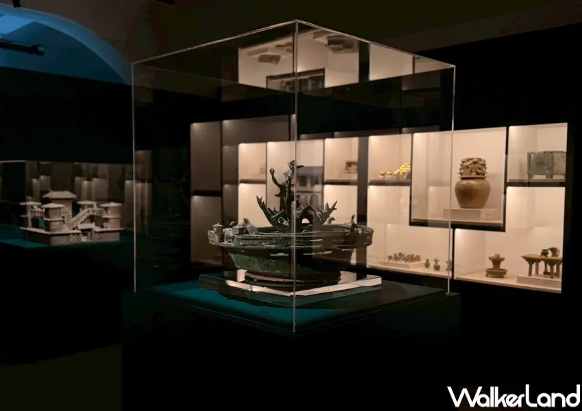 ▲國立歷史博物館最新展覽《終章未完》開展，引導觀眾從多元信仰視角探討生命終點的哲理。