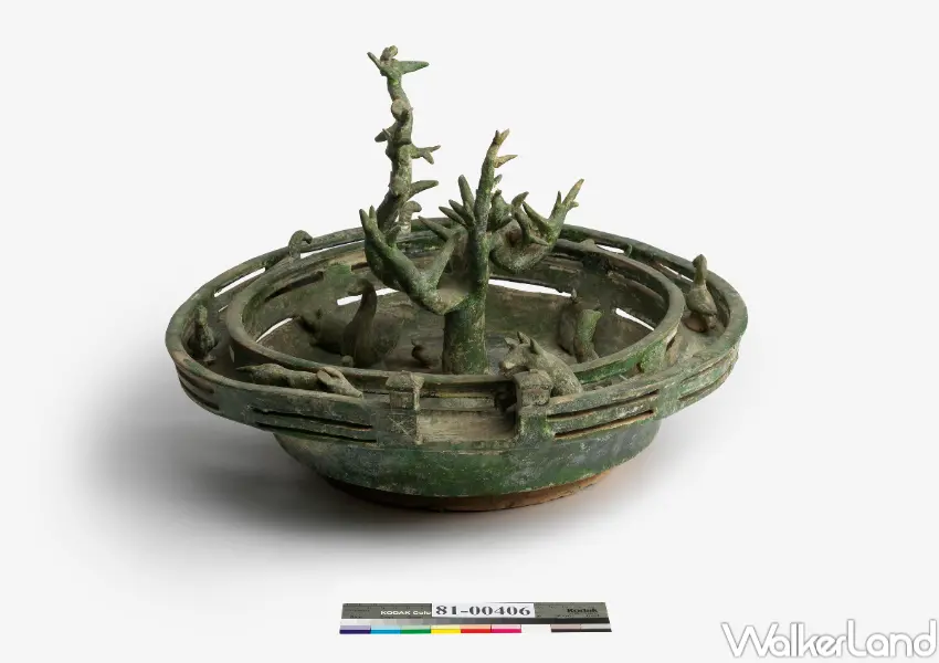 ▲國立歷史博物館最新展覽《終章未完》開展，引導觀眾從多元信仰視角探討生命終點的哲理。