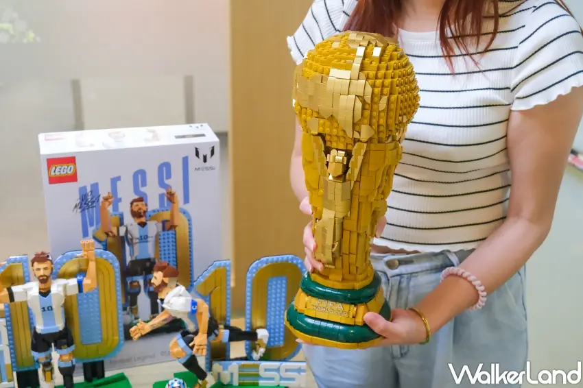 ▲LEGO® Editions推出2026 FIFA World Cup™系列收藏盒組,集結官方獎盃、會徽與多位人氣球星作品。(攝影:張人尹)