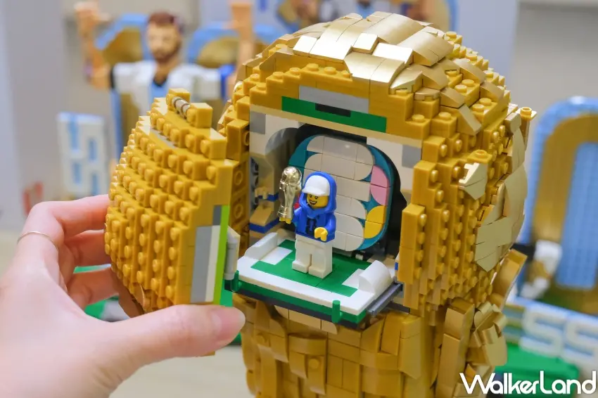 ▲LEGO® Editions官方獎盃模型內藏2026世界盃品牌人偶與迷你獎盃場景彩蛋。(攝影:張人尹)