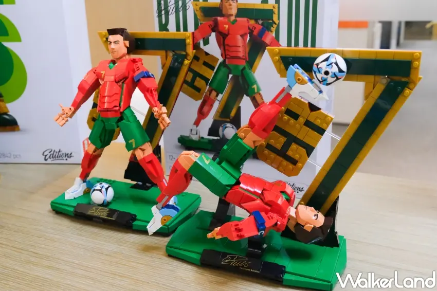▲LEGO® Editions足壇傳奇系列,一組積木可以選擇組裝成兩種不同造型。(攝影:張人尹)
