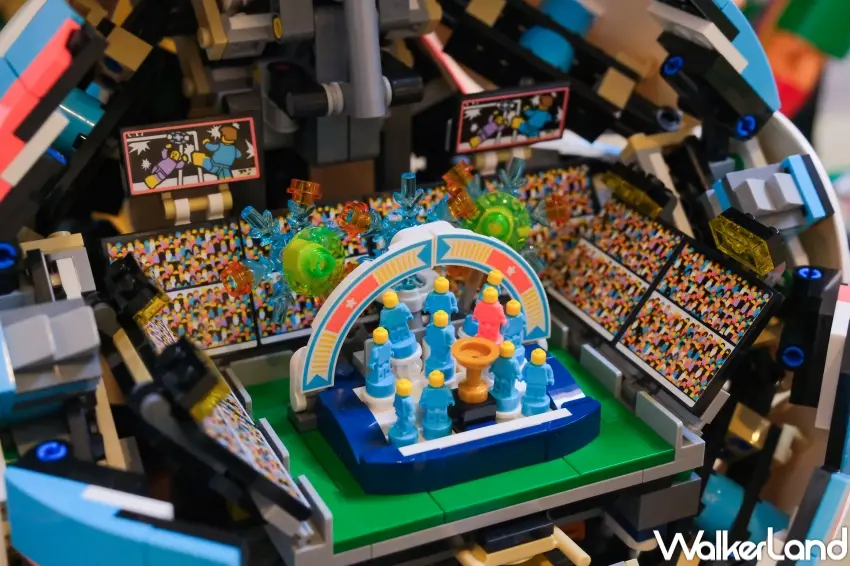 ▲LEGO® Editions足球模型以近1比1比例打造5號足球,內藏迷你球場慶祝場景。(攝影:張人尹)