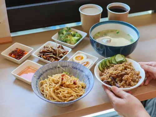 滿分食分(城隍廟店)古早味油飯。麵食