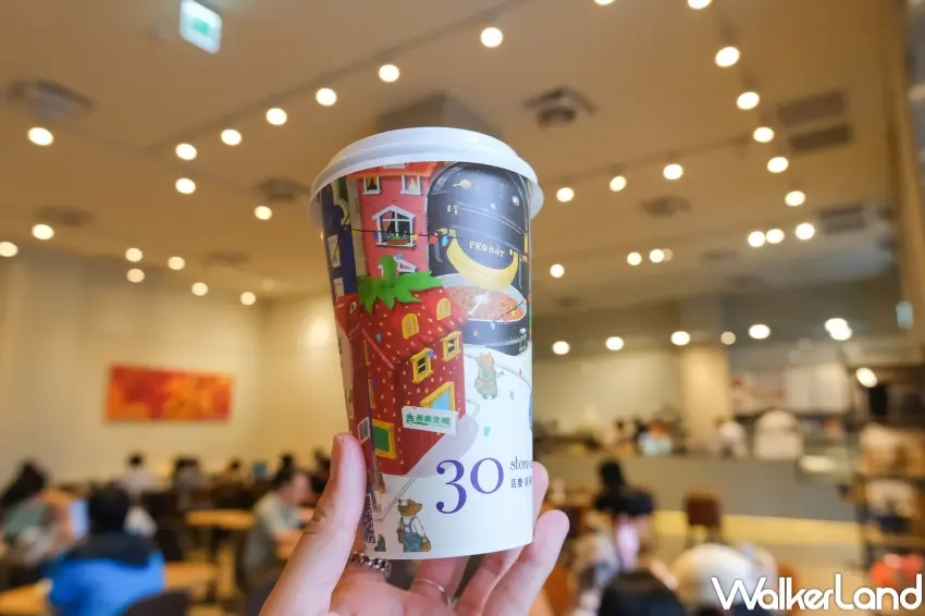 ▲彼得好咖啡結合義美生機草莓凍乾特色，推出草莓甜點與飲品系列，打造粉嫩下午茶時光。（攝影：張人尹）