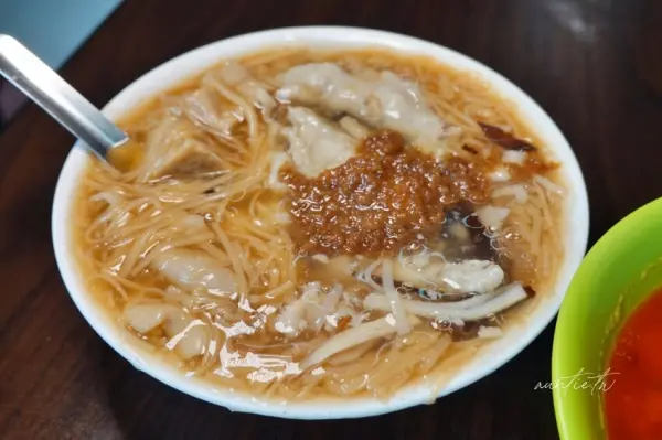 ▲古亭站古早味美食推薦!同安街麵線羹必點麵線羹、臭豆腐均一價50元 。(攝影:部落客 )