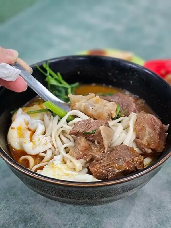 ▲人氣必吃古亭站美食推薦!潮州街老字號「老王紅燒牛肉麵」紅燒牛肉麵湯頭醇厚、不死鹹。(攝影:部落客 )