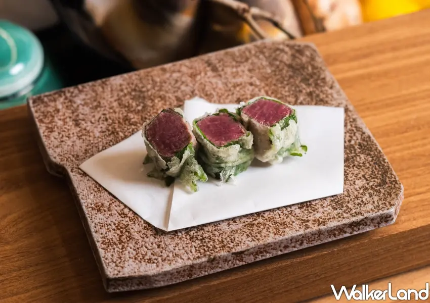 ▲現炸鹿兒島A5和牛天麩羅外層酥脆,且中心依舊保有粉嫩的完美熟度。