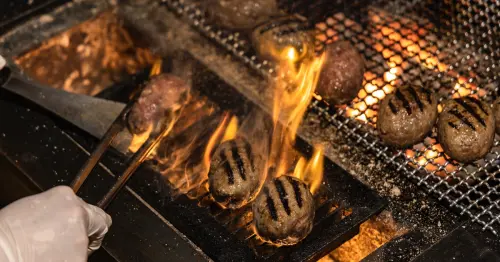 台中公益路新地標！挽肉と米獨棟街邊店6/17開幕，限定莎莎醬配羽釜鍋白飯讓人狂續碗。