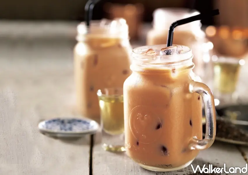 ▲瓦城泰式奶茶祭出限時無限續壺喝到飽優惠,濃郁乳香與獨特茶韻,成為今年夏天謝師宴與同學會必喝的熱門飲品。