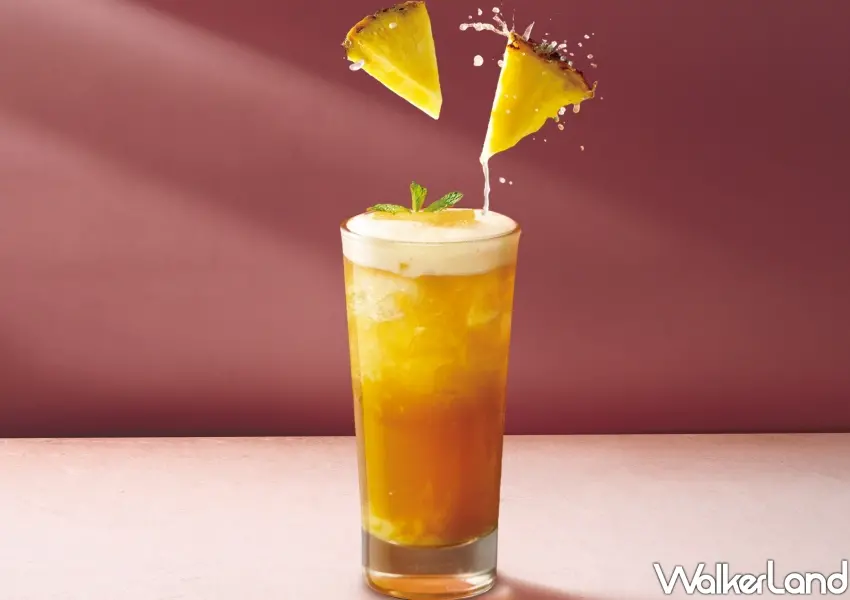 ▲時時香與1010湘推出金鑽鳳梨翡翠茶,新鮮鳳梨果香搭配清新茶韻,是畢業季聚會最受歡迎的消暑解膩選擇。