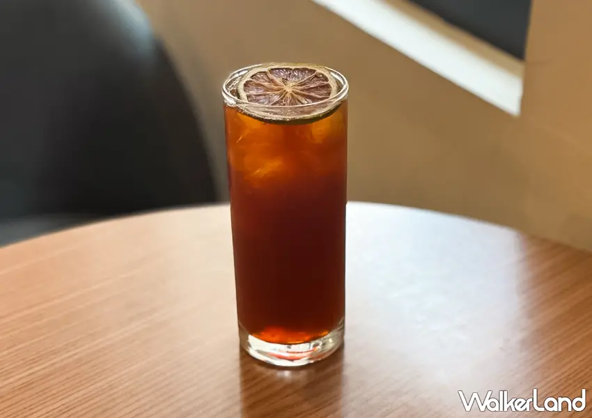 ▲台北深夜咖啡廳「町咖啡」低消只要一杯飲品,續杯還可以直接半價(攝影:蕭芷琳)
