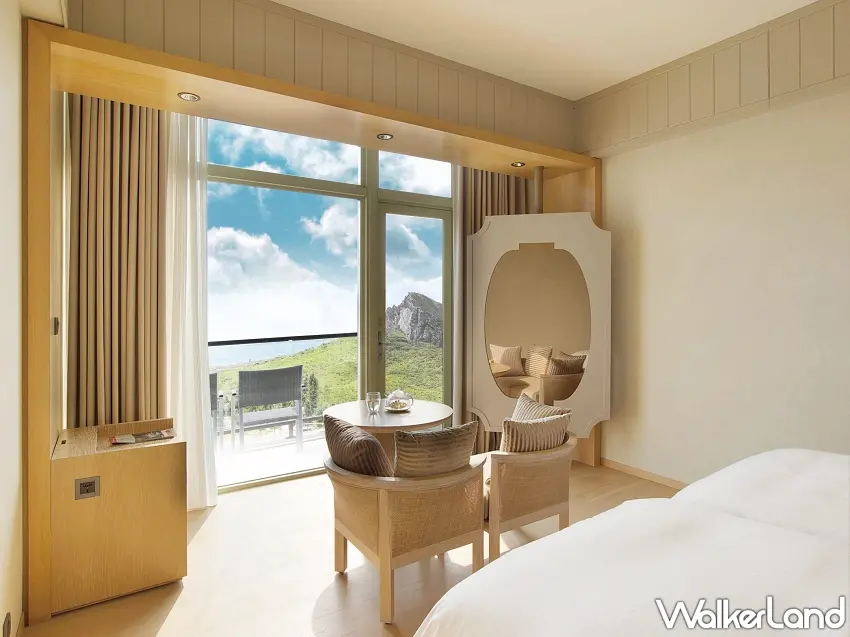▲海景客房設有面向海景的專屬陽台,透過落地窗即可將無敵山海景致盡收眼底,盡享愜意度假時光。圖/華泰瑞苑提供;窩客島編輯李維唐整理