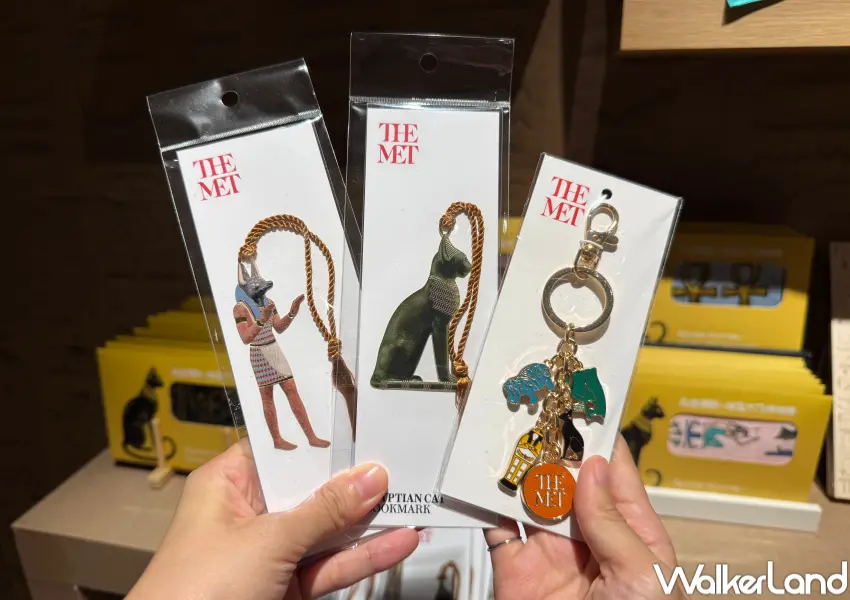 ▲歷史博物館埃及木乃伊特展周邊必買推薦!美國大都會藝術博物館埃及神明書籤、鑰匙圈。(攝影:鄭亦庭)