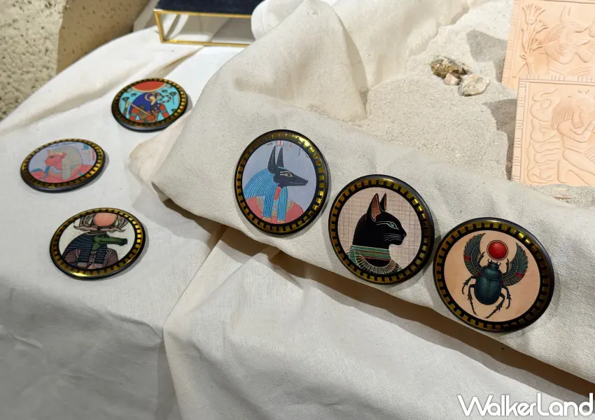▲歷史博物館埃及木乃伊特展商店也有徽章扭蛋、拼圖扭蛋可以碰手氣。(攝影:鄭亦庭)