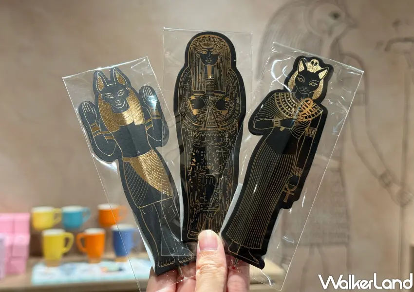 ▲歷史博物館埃及木乃伊特展商店周邊必買!古埃及神明、木乃伊棺木紙筆。(攝影:鄭亦庭)