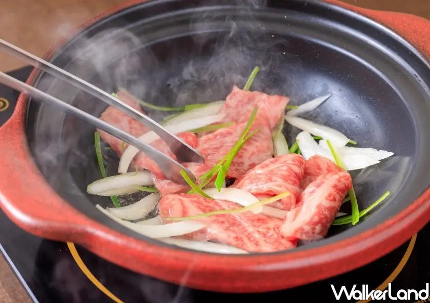 ▲Shabu家最受歡迎的石頭火鍋爆香靈魂,將醃漬肉品在熱鍋中快速拌炒,完美封存濃郁肉汁。