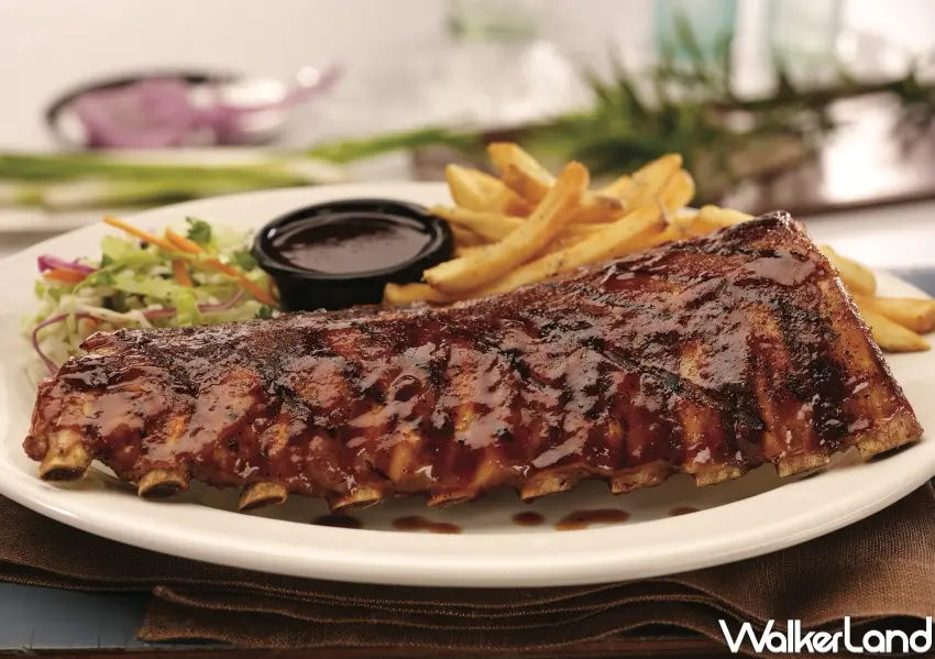 ▲TGI FRIDAYS端午節連假優惠,於 6 月 21 日(週日)推出「炭烤豬肋排買一送一」。
