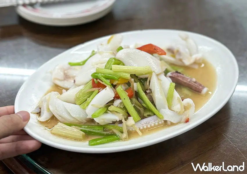 ▲瑞芳海鮮餐廳推薦「瑞濱海鮮小吃」推薦菜單:清炒花枝(攝影:蕭芷琳)