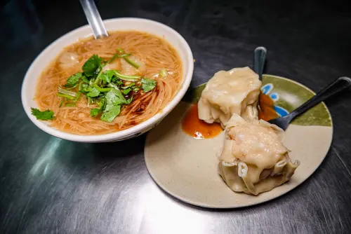 台灣小吃旗魚麵線旗魚湯