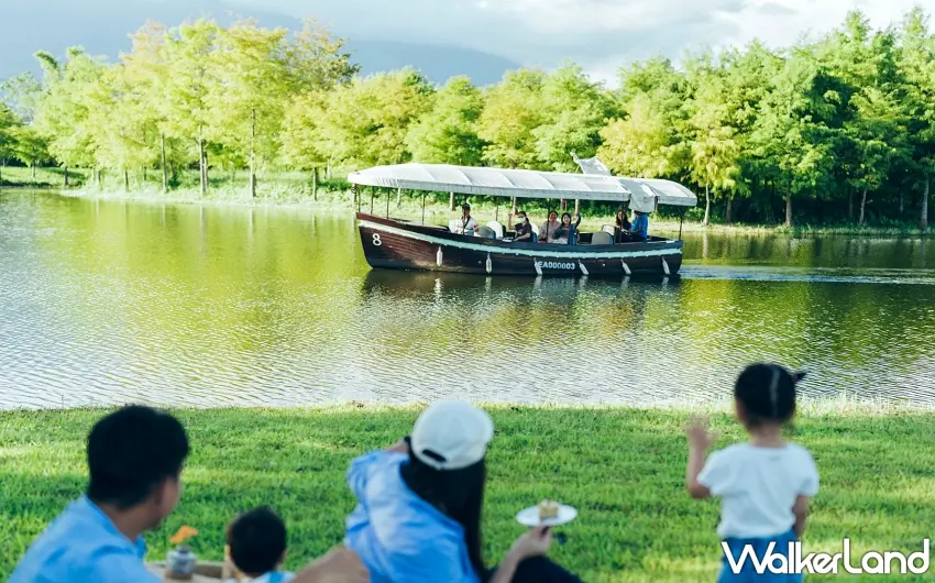 ▲理想PAARK水岸生活可安排湖畔遊船體驗,讓旅人在花蓮山水之間放慢步調,感受夏日親子旅行的悠閒節奏。圖/理想大地渡假飯店提供;窩客島編輯李維唐整理