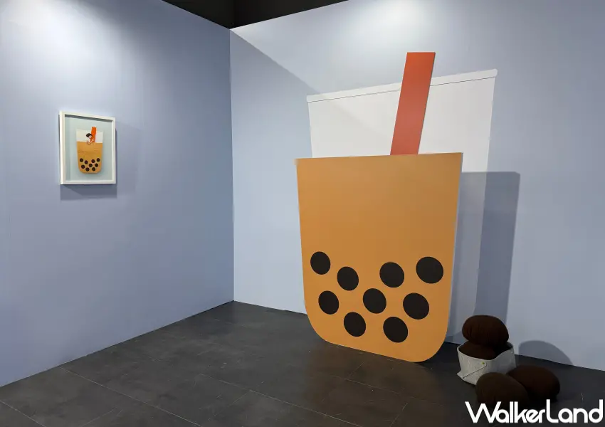 ▲台灣限定珍奶打卡點必拍!巨型珍奶打卡區可以站在奶茶裡、手拿珍珠拍照打卡。(攝影:鄭亦庭)