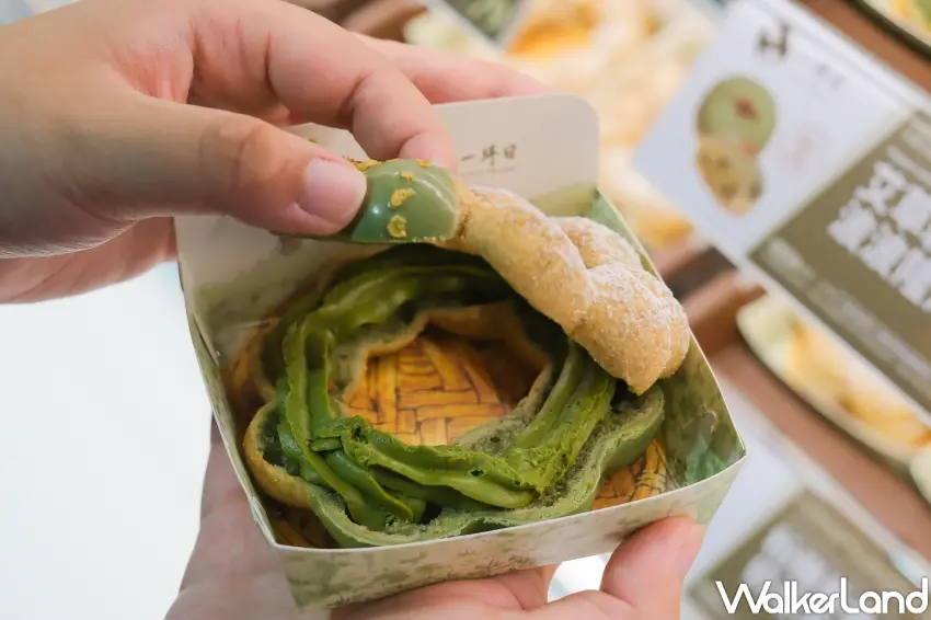 ▲Mister Donut草仔粿系列甜甜圈結合艾草、蕎麥與紅茶粉粿元素，打造層次豐富的口感體驗。（攝影：張人尹）