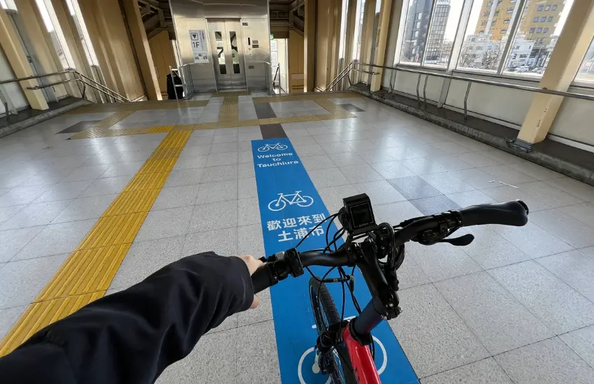 ▲這裡的單車感不像觀光景點刻意營造出來的氛圍,反而更顯得像在家附近騎單車般自在。